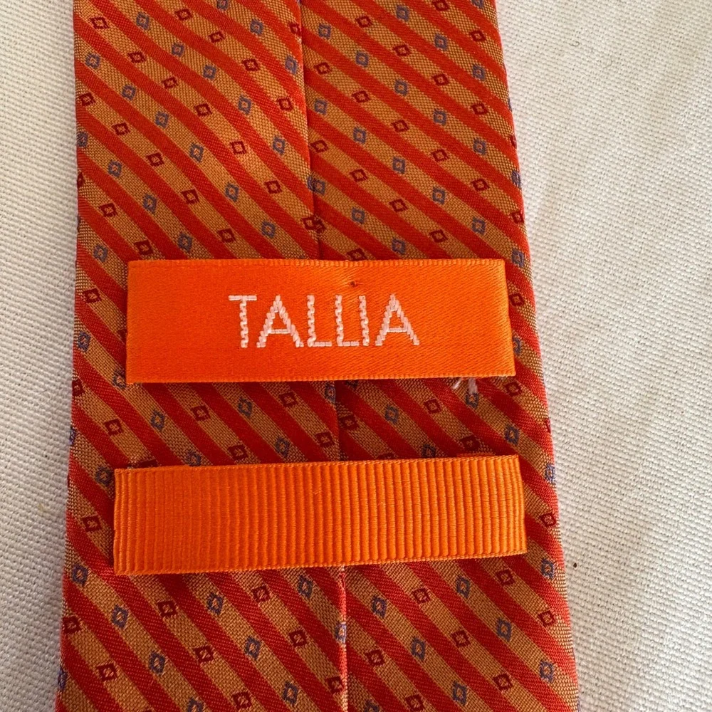 Tallia Mens Orange Red Striped Geometric 100% Silk Necktie 3.25 Inch 121148‎